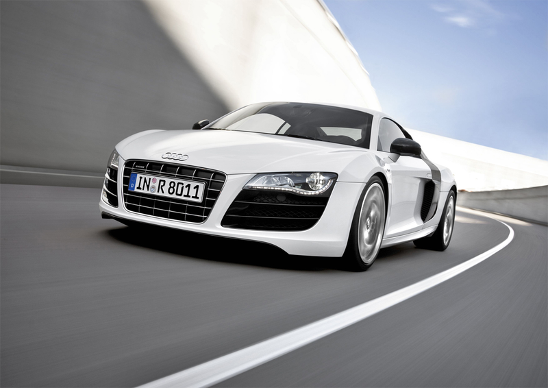 Illustration for article titled 2010 Audi R8 5.2 V10 Proves Ten Sounds Better Than Eight